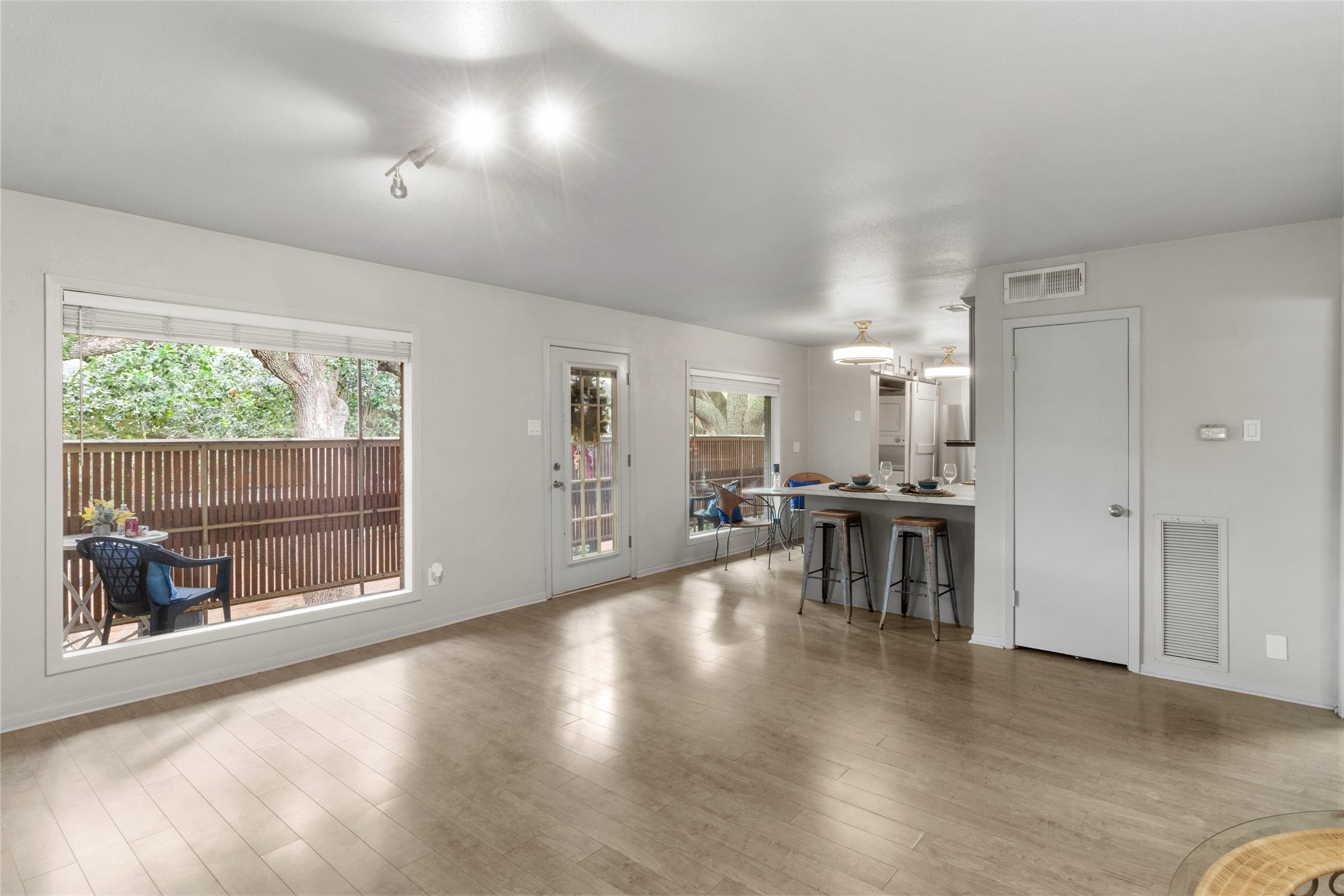 3924 West Alabama Street, Unit 4 Houston, TX 77027 - Photo 6 of 32 Another view from living area into kitchen
