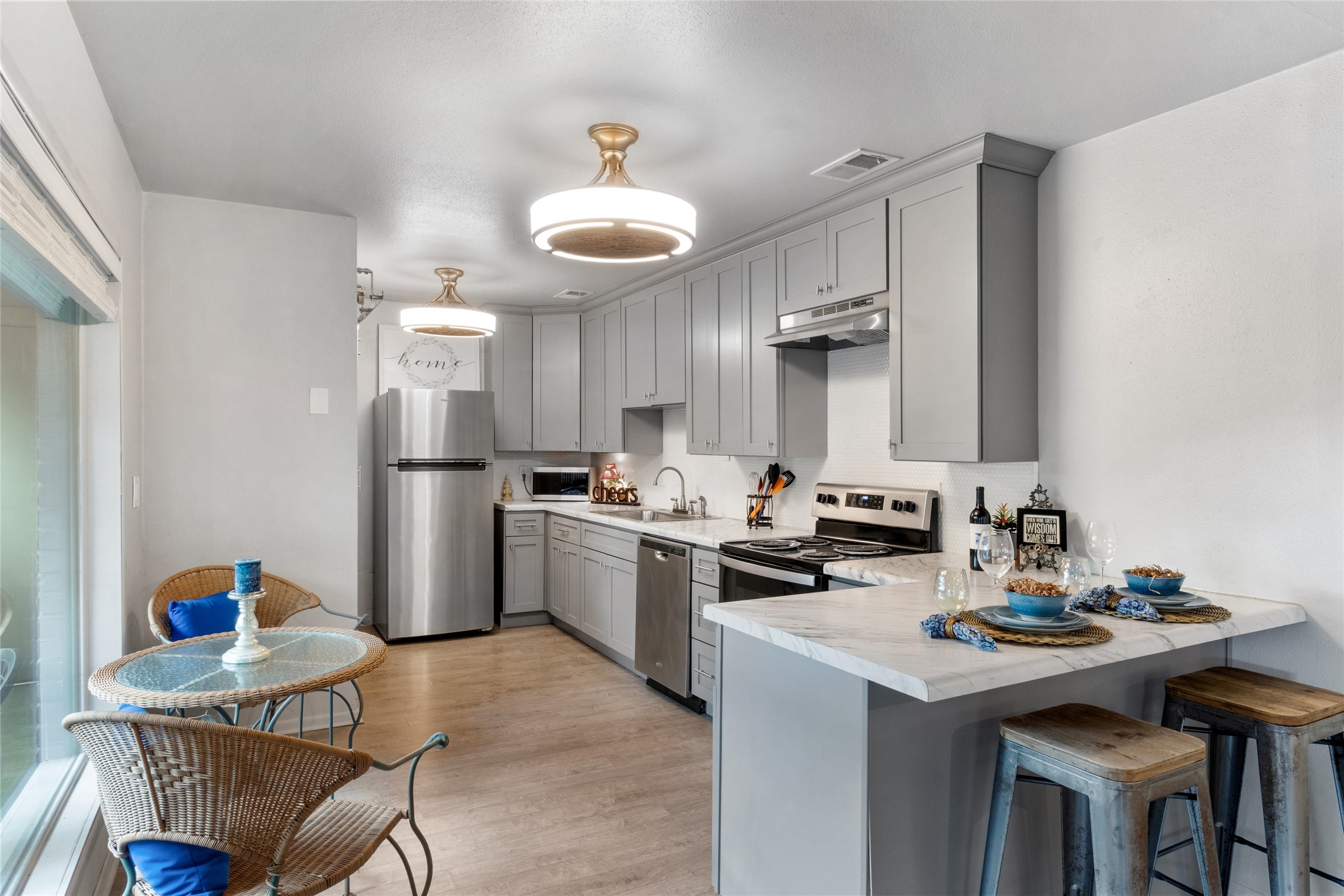 3924 West Alabama Street, Unit 4 Houston, TX 77027 - Photo 8 of 32 View of the open kitchen.