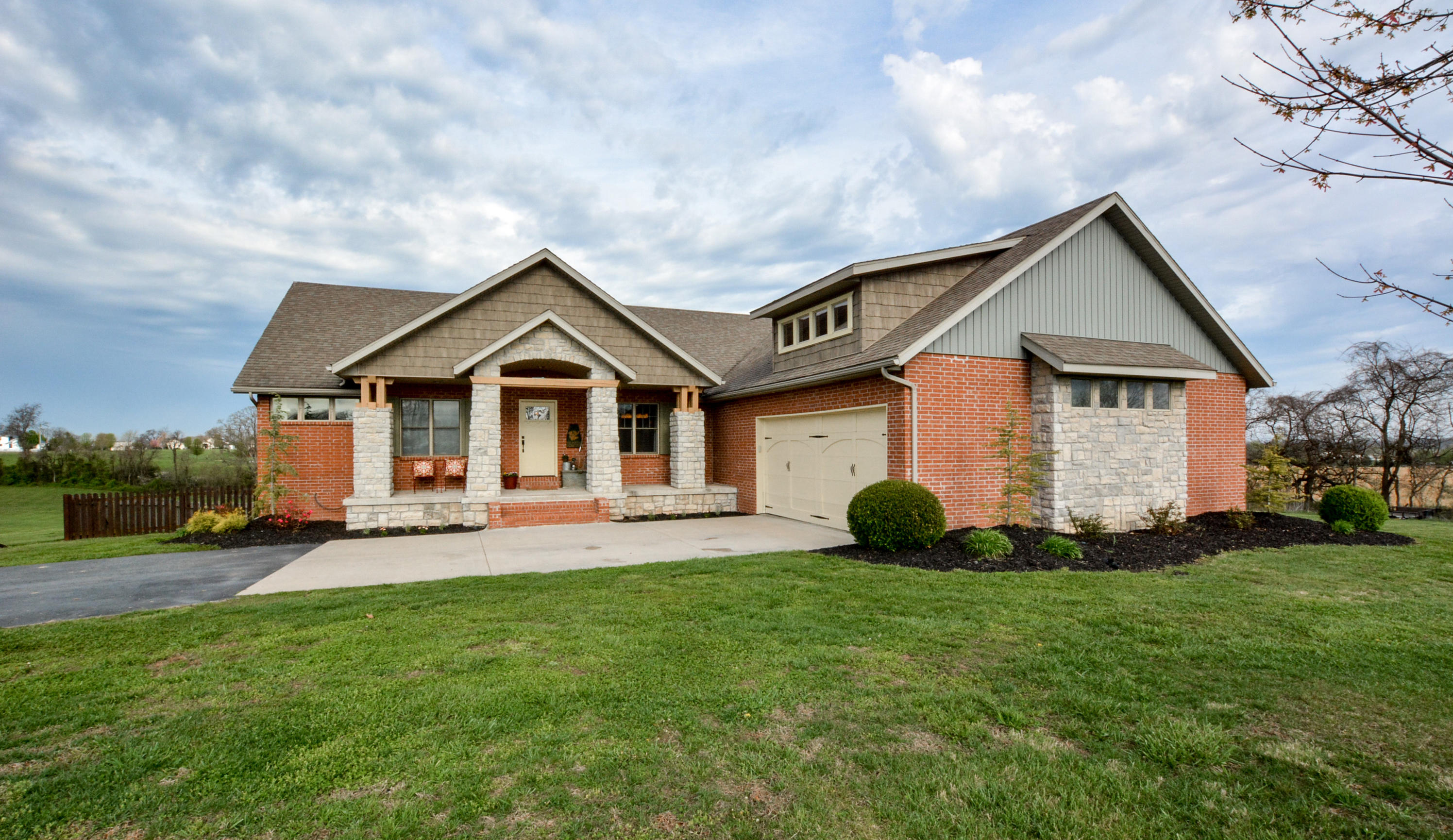 421 Oak Knoll Road Sparta, MO 65753 - Photo 1 of 1 DSC_8147