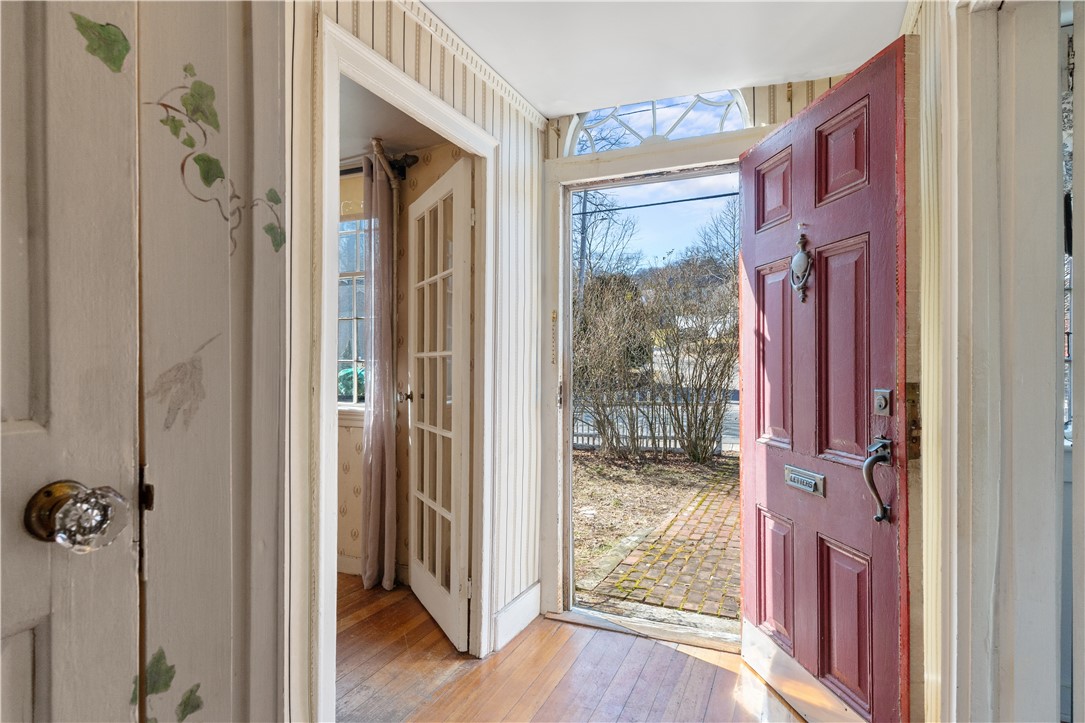 4204 Post Road Warwick, RI 02818 - Photo 3 of 26