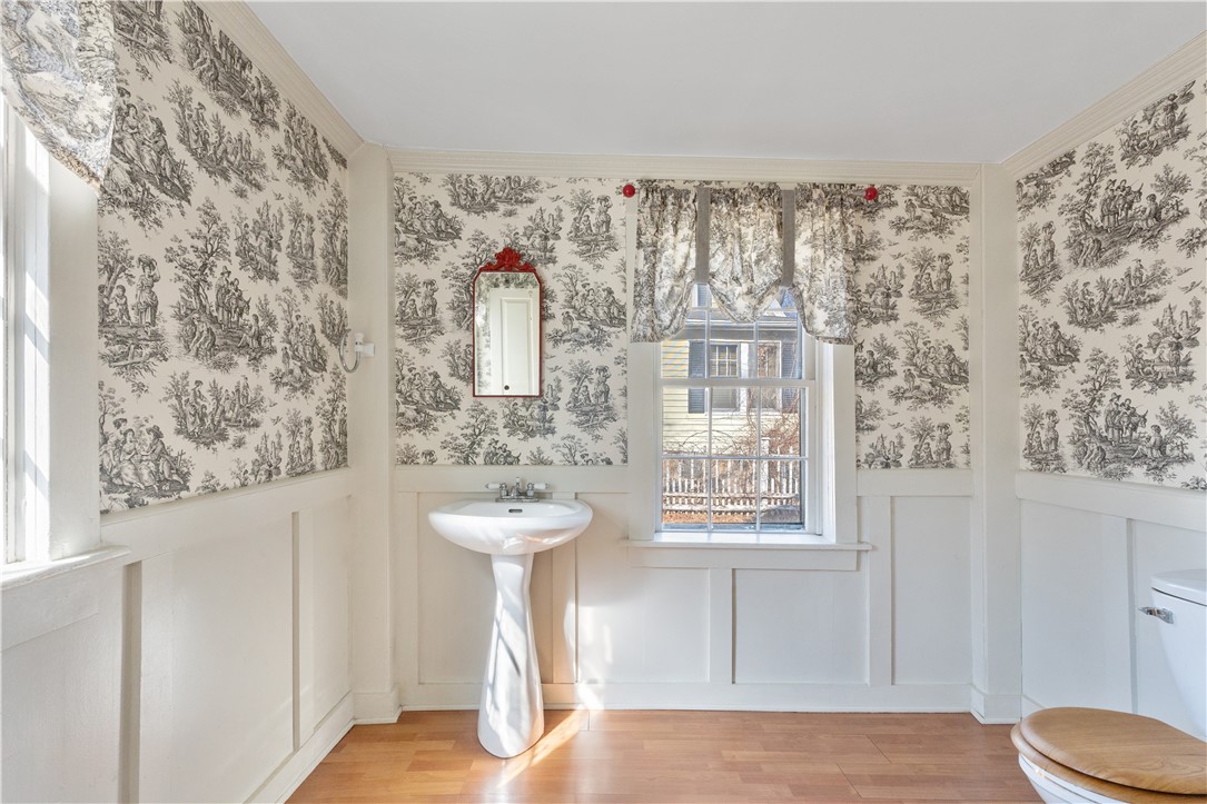 4204 Post Road Warwick, RI 02818 - Photo 7 of 26