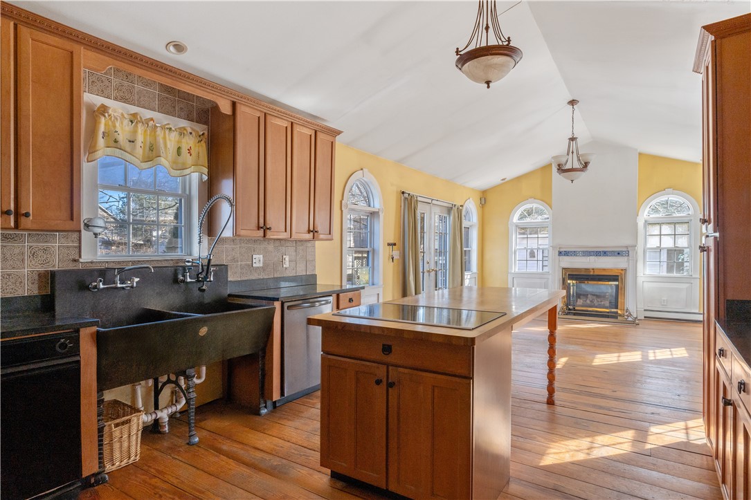 4204 Post Road Warwick, RI 02818 - Photo 10 of 26