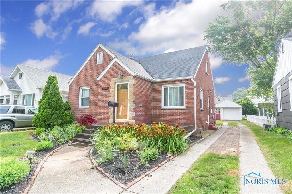 4028 Grantley Road Toledo, OH 43613 - Photo 1 of 36 Gallery Image 1