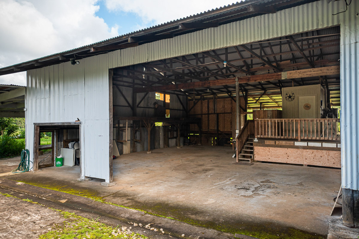681 Lot 2-b Hoaka Road Hilo, HI 96720 - Photo 14 of 30 a view of a car garage