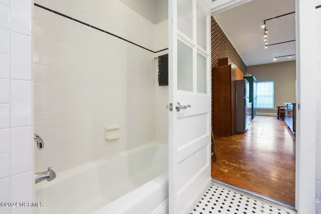 $2,100 | 715 North 4th Street, Unit 101, Wilmington, NC 28401