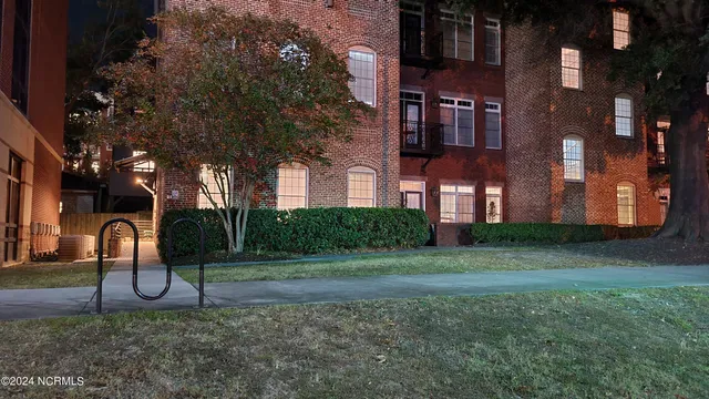 $2,100 | 715 North 4th Street, Unit 101, Wilmington, NC 28401