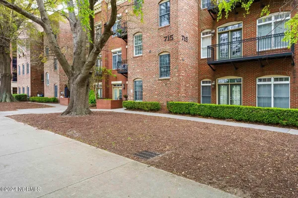 $2,051 | 715 North 4th Street, Unit 101, Wilmington, NC 28401