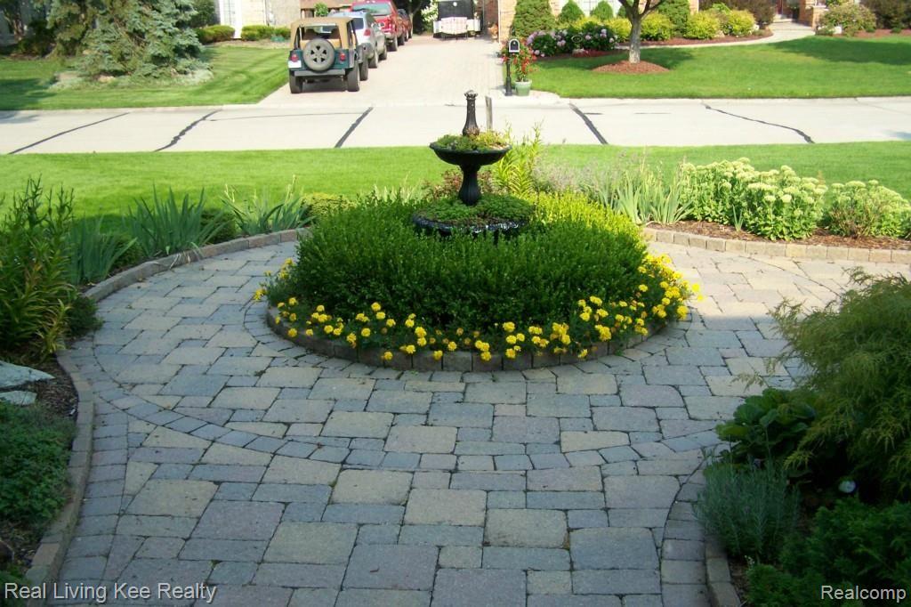 1749 Old Homestead Drive Rochester, MI 48306 - Photo 7 of 47 100_6579.jpg