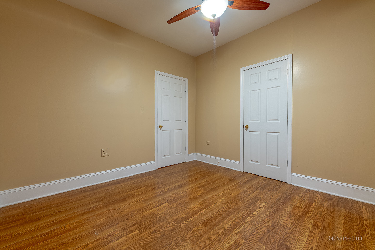 6819 South Ridgeland Avenue, Unit 2 Chicago, IL 60649 - Photo 17 of 27 wooden floor in an empty room