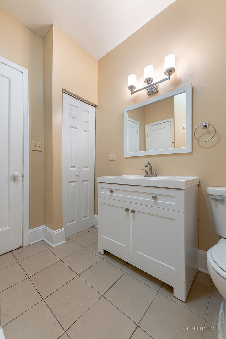 6819 South Ridgeland Avenue, Unit 2 Chicago, IL 60649 - Photo 22 of 27 a bathroom with a sink vanity and a mirror