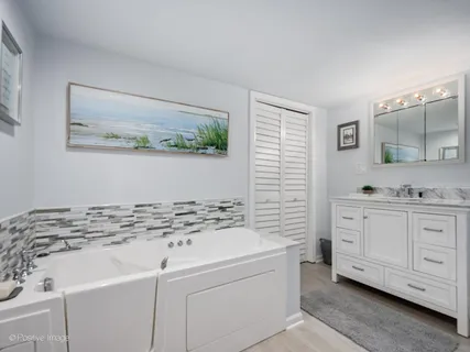 $775,000 | 2500 West Farwell Avenue, Chicago, IL 60645