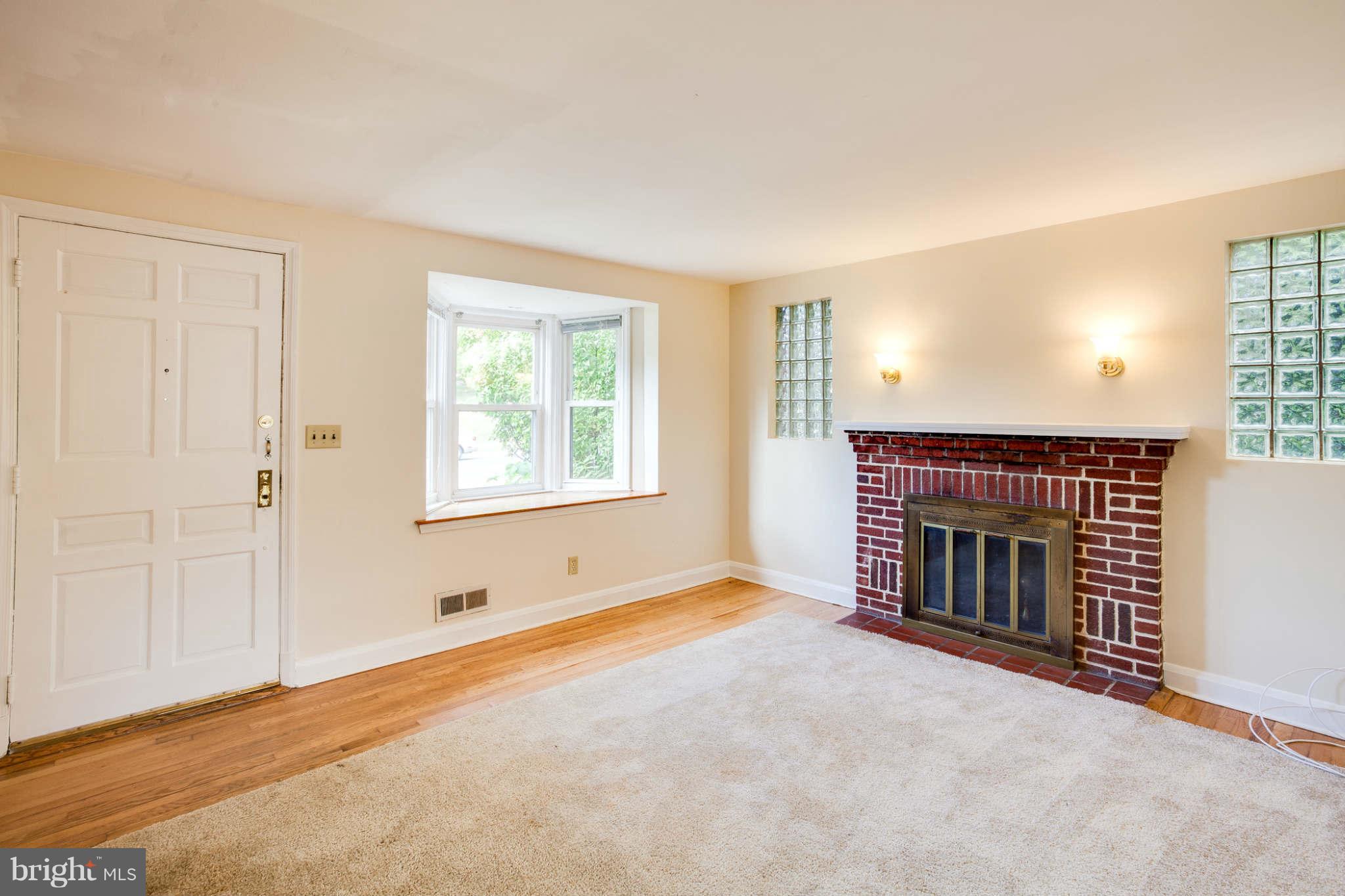 8417 Pleasant Plains Road Towson, MD 21286 - Photo 6 of 28 Living Room