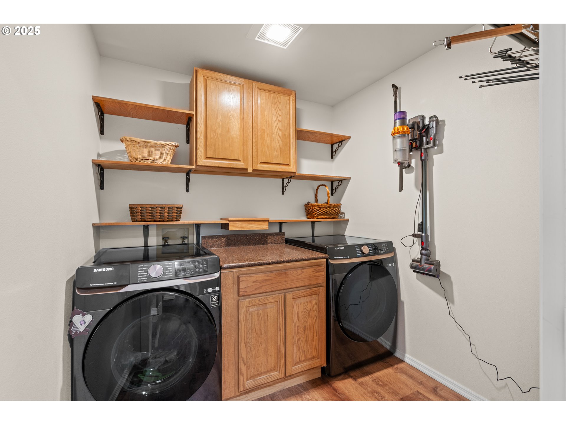 75077 Oregon Lane Irrigon, OR 97844 - Photo 18 of 41 a utility room with closet dryer and washer