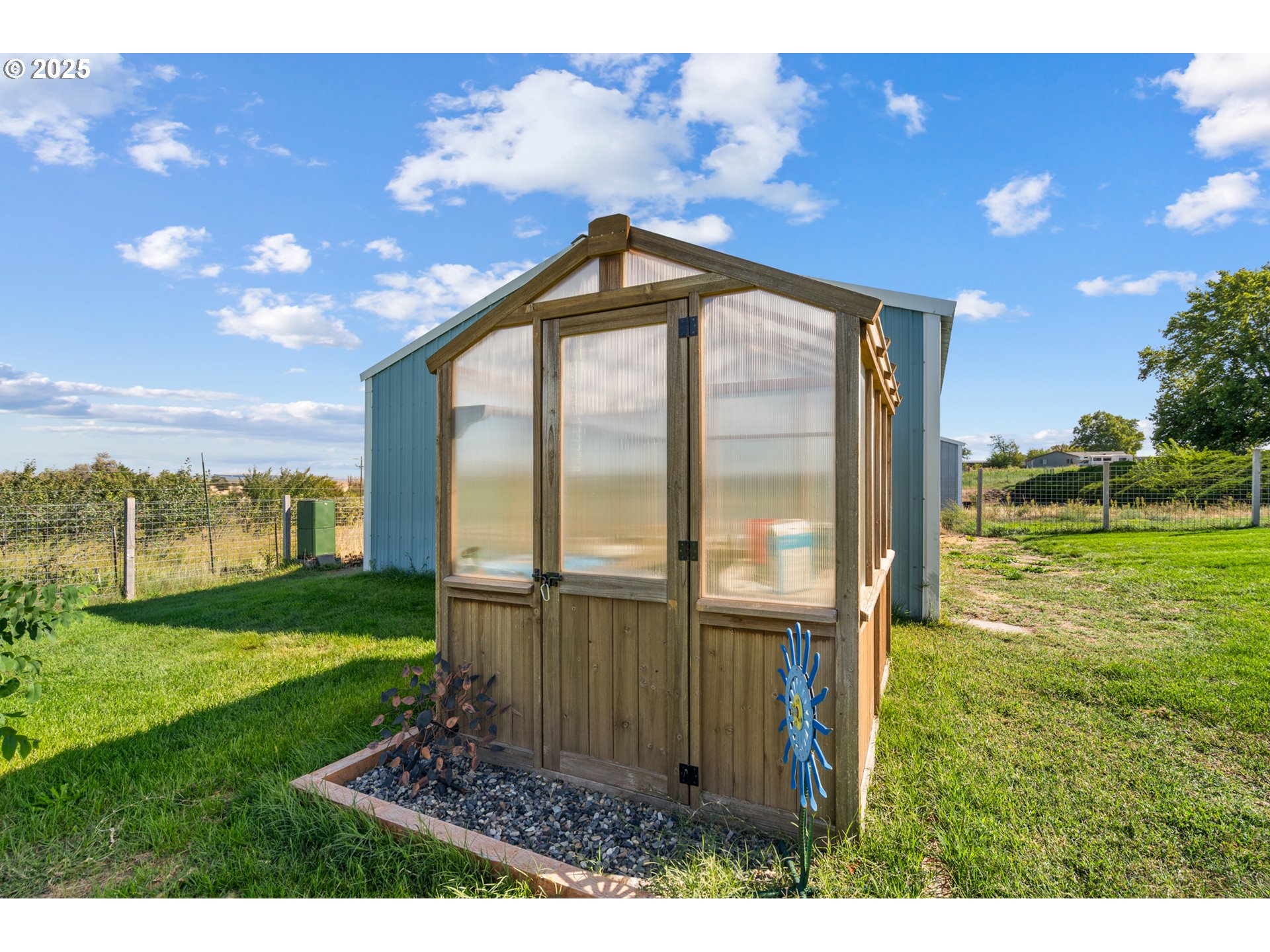 75077 Oregon Lane Irrigon, OR 97844 - Photo 26 of 41 a view of a backyard