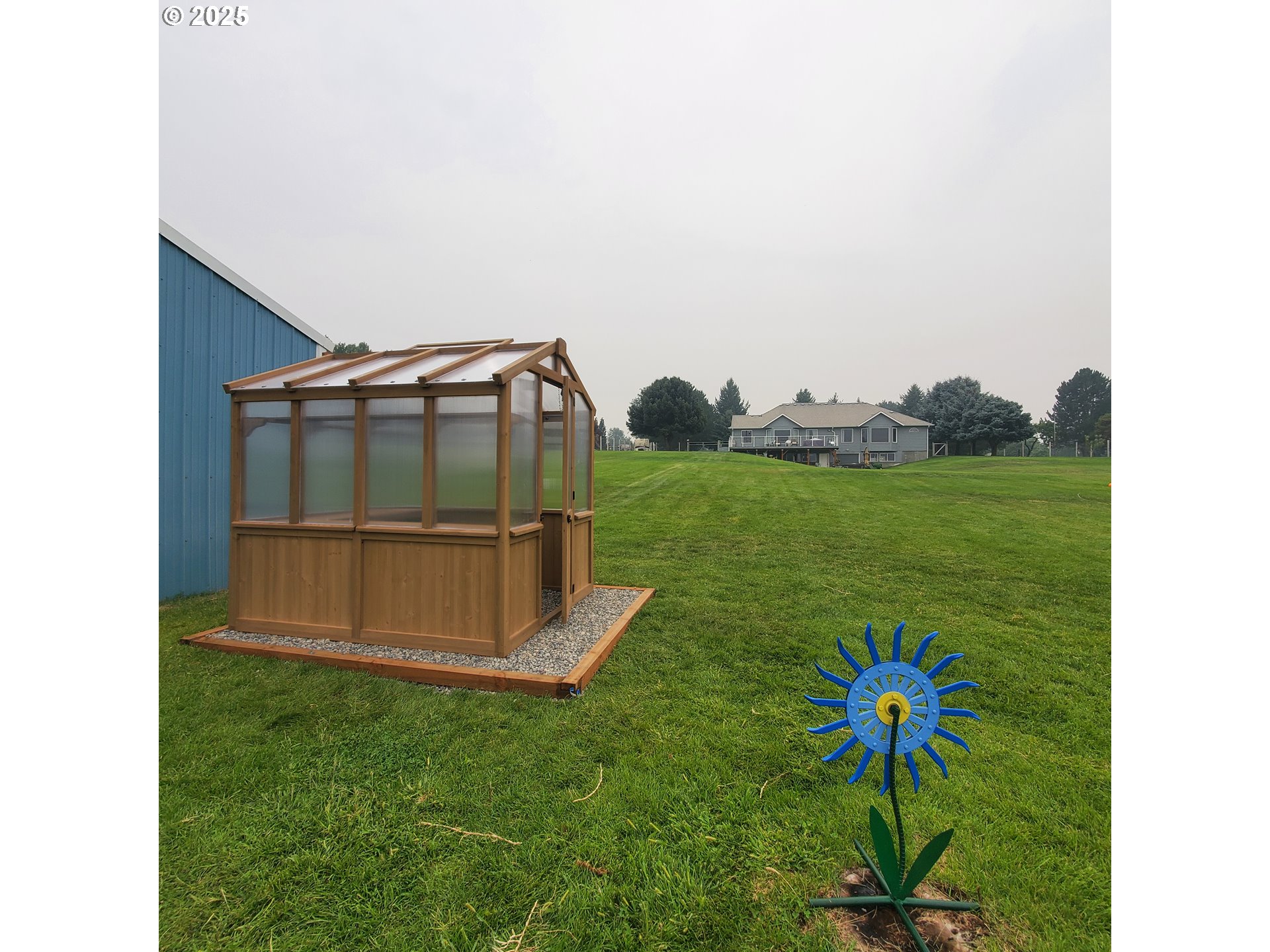 75077 Oregon Lane Irrigon, OR 97844 - Photo 35 of 41 a house view with a garden space