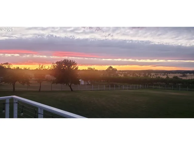 $749,000 | 75077 Oregon Lane, Irrigon, OR 97844