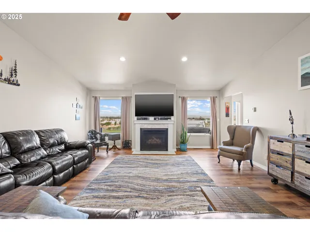 $749,000 | 75077 Oregon Lane, Irrigon, OR 97844