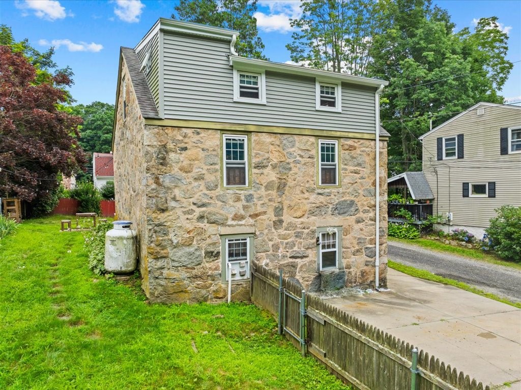 7 Fairground Way Scituate, RI 02831 - Photo 13 of 40