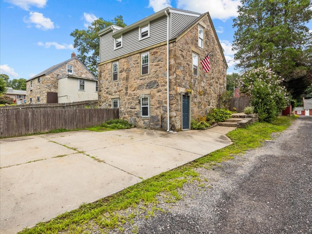 7 Fairground Way Scituate, RI 02831 - Photo 2 of 40