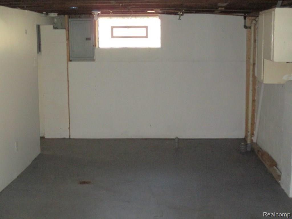 16213 East 10 Mile Road Eastpointe, MI 48021 - Photo 13 of 17 IMG_5320.JPG