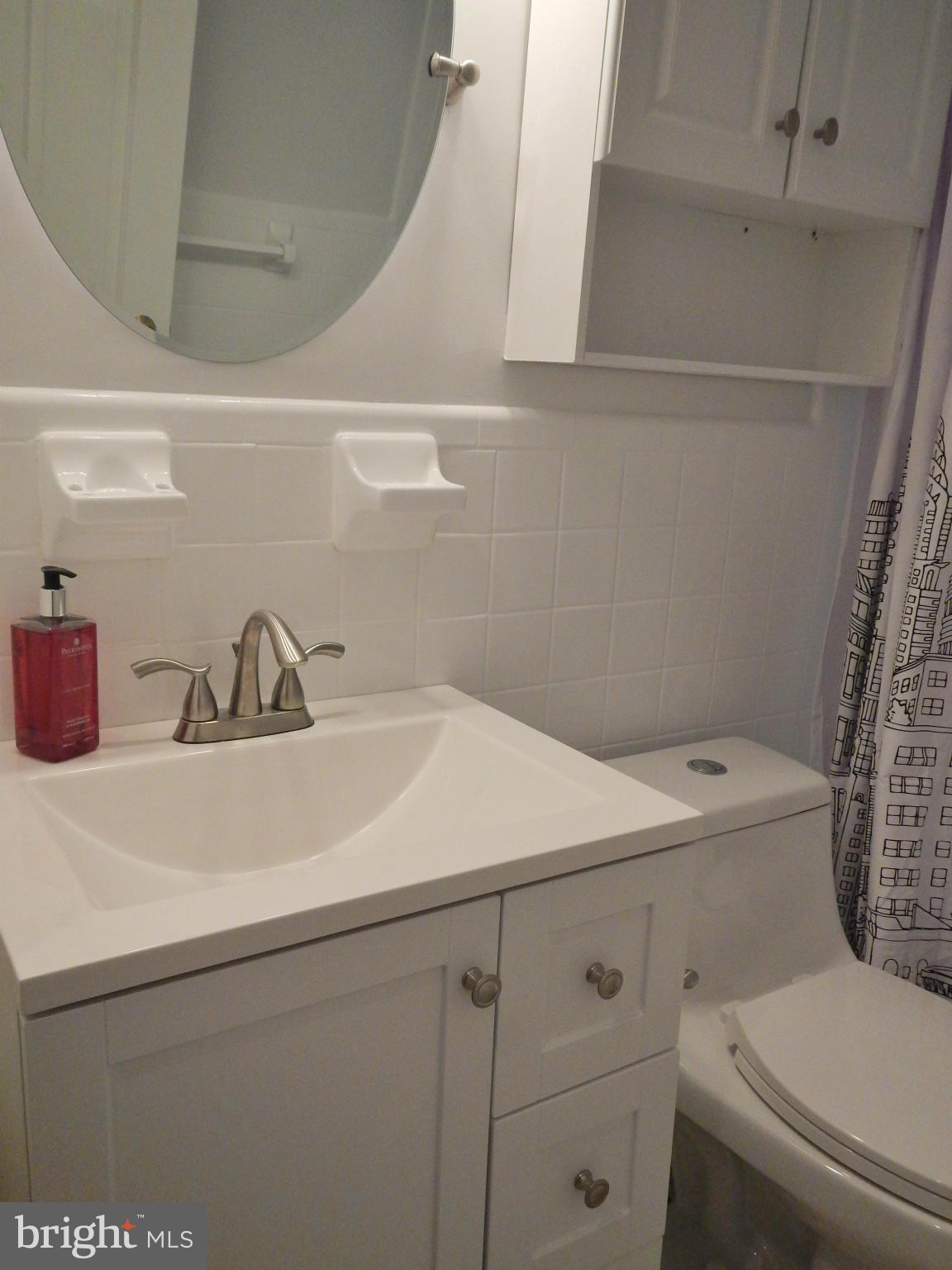 30 South Old Glebe Road, Unit 1E Arlington, VA 22204 - Photo 9 of 14 Bath