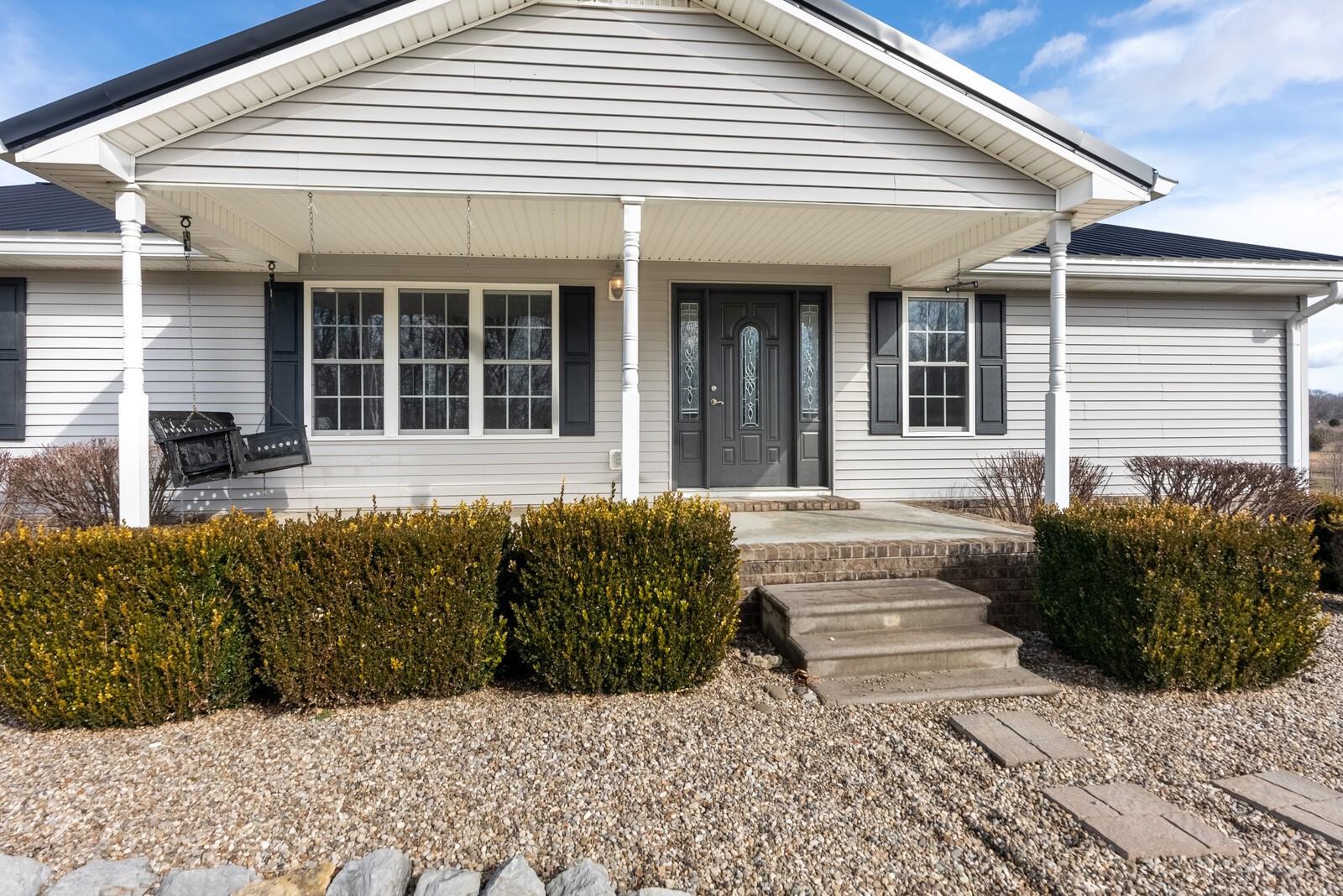 7064 South Lamont Road Springfield, TN 37172 - Photo 3 of 20 a front view of a house with a large window