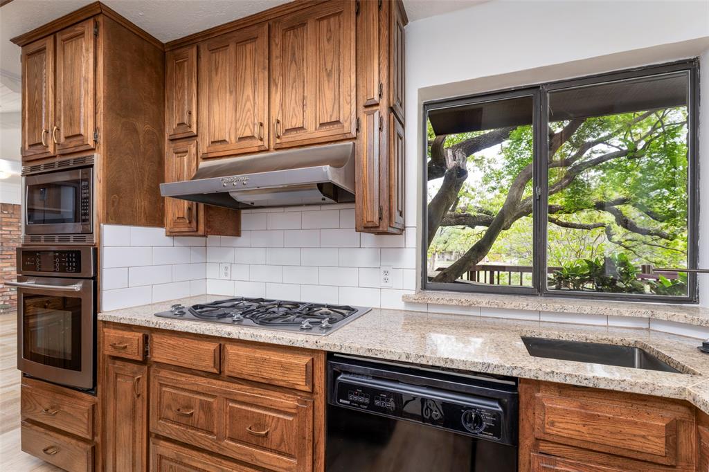 1308 Clover Hill Road Mansfield, TX 76063 - Photo 15 of 40