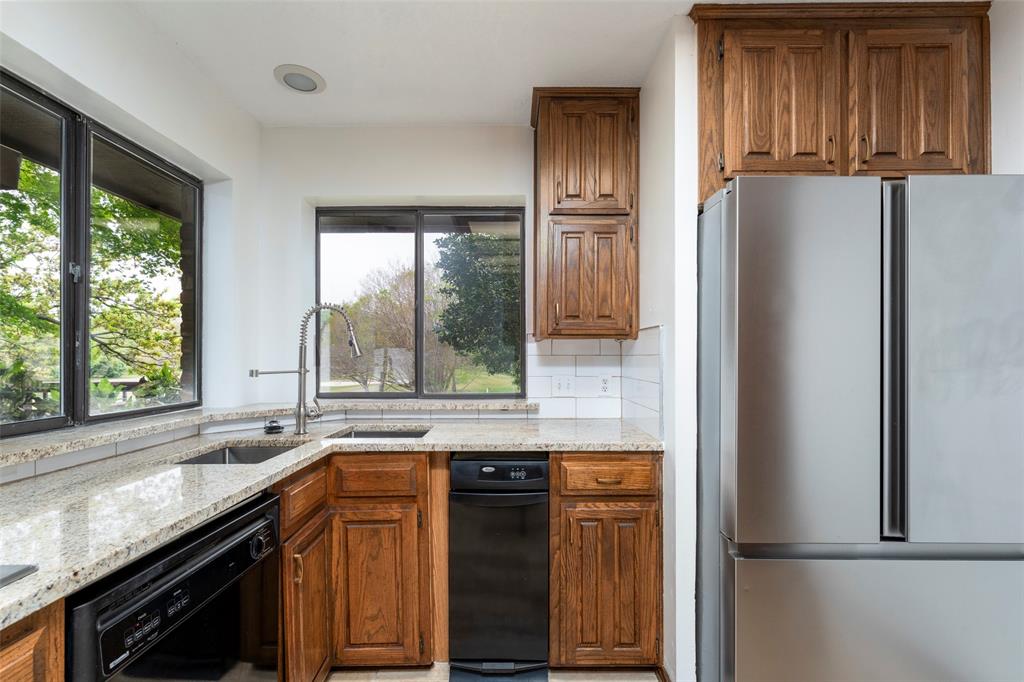 1308 Clover Hill Road Mansfield, TX 76063 - Photo 16 of 40