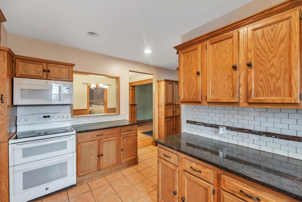 4022 Peters Road Columbiaville, MI 48421 - Photo 9 of 32 50029880-9.JPG