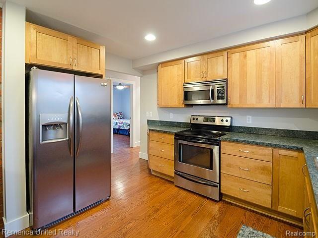 28025 Quail Hollow Road Farmington Hills, MI 48331 - Photo 15 of 38