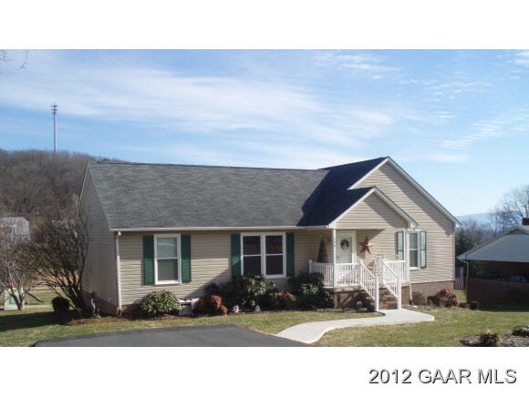 206 Montgomery Road Staunton, VA 24401 - Photo 1 of 10 a front view of a house with a yard