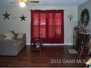 206 Montgomery Road Staunton, VA 24401 - Photo 2 of 10 a living room with furniture