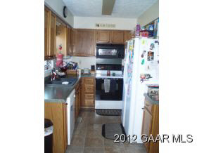 206 Montgomery Road Staunton, VA 24401 - Photo 4 of 10 a kitchen with a sink and cabinets