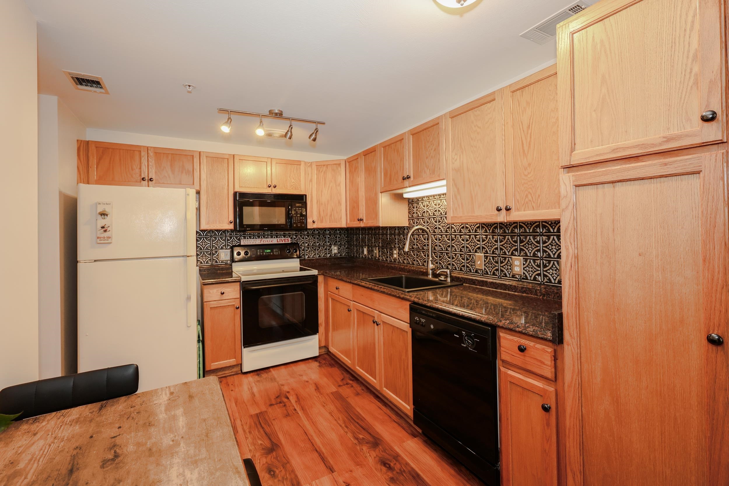 10 Vista Ridge Drive, Unit 8 Londonderry, NH 03053 - Photo 6 of 27