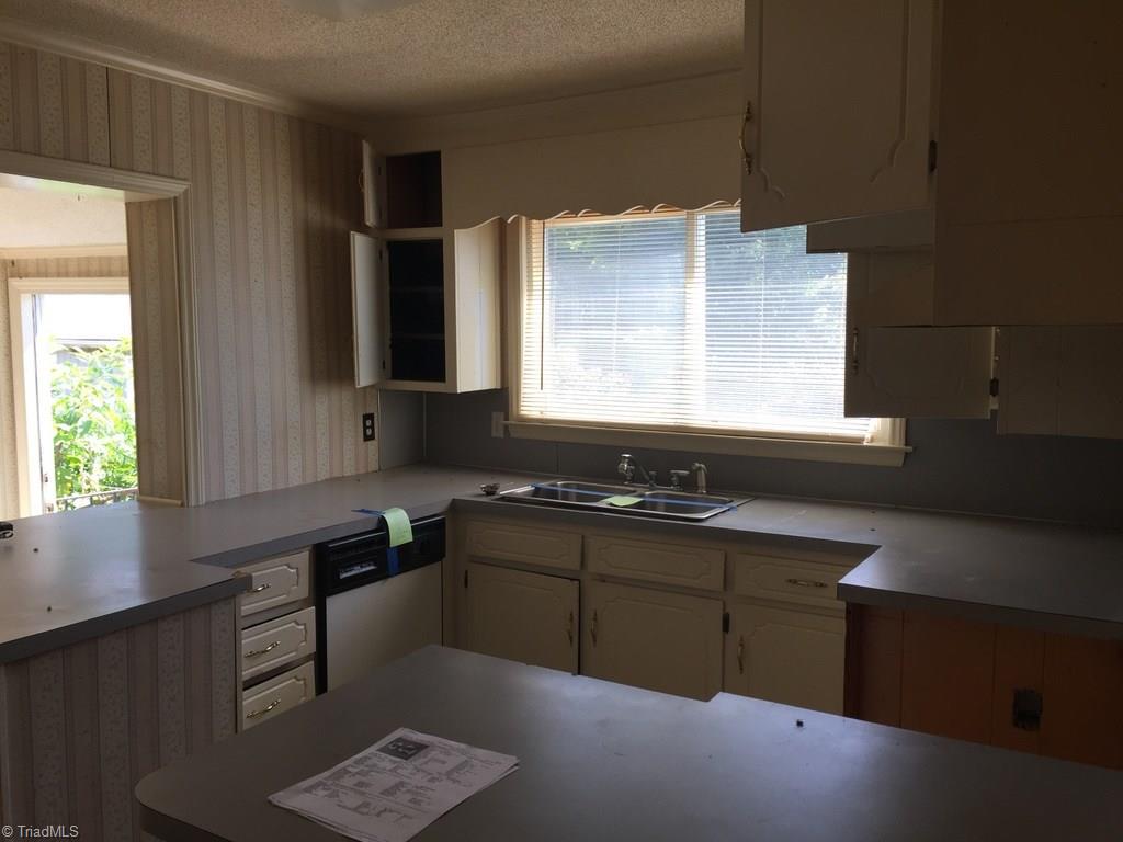 115 Thompson Heights Road Reidsville, NC 27320 - Photo 2 of 10 Gallery Image 2