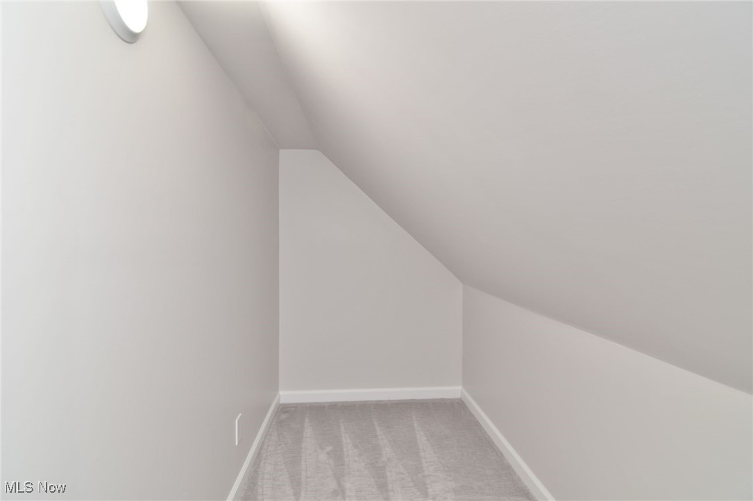 2492 Queenston Road Cleveland, OH 44118 - Photo 26 of 30 Third floor bedroom closet