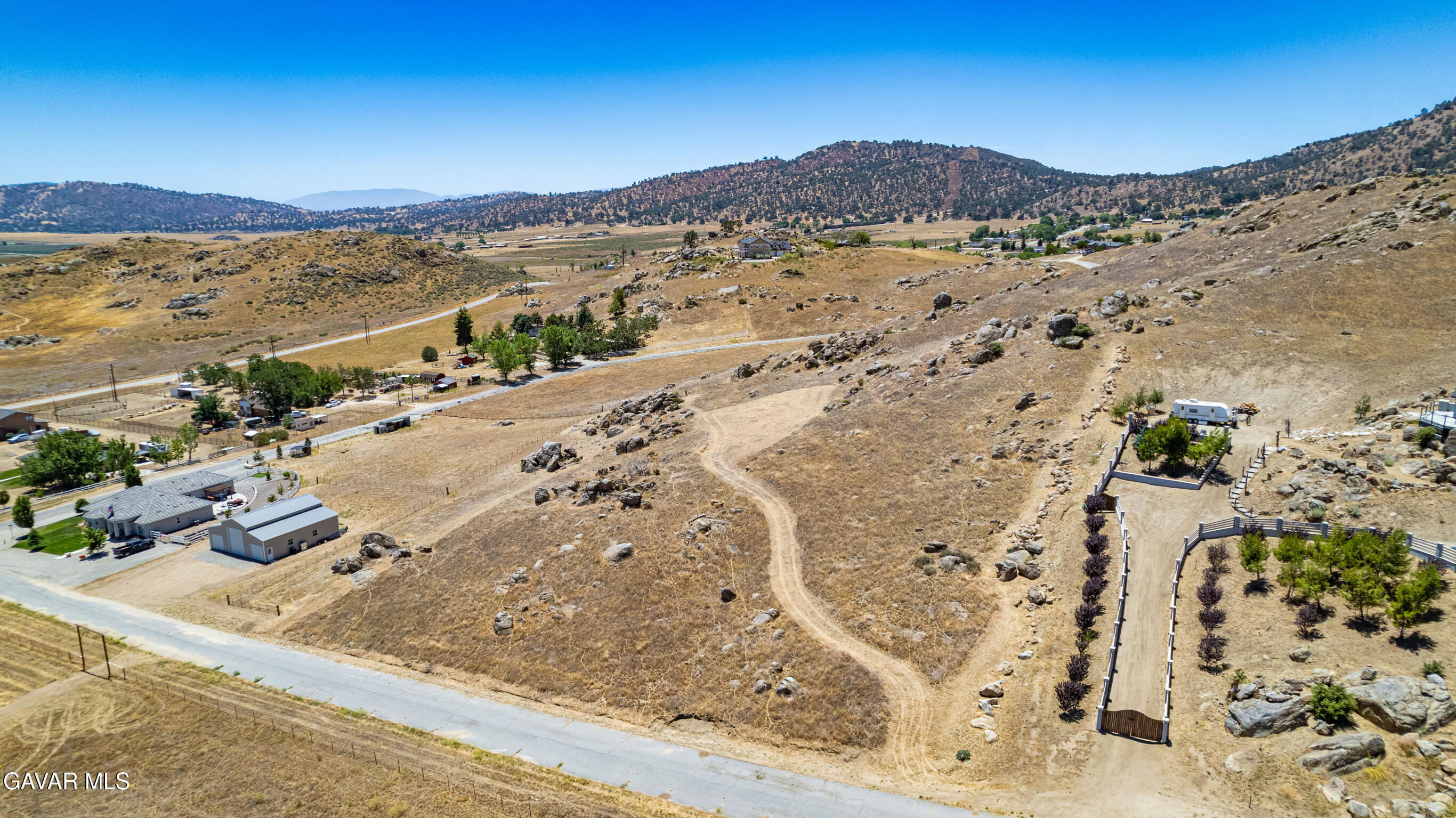 Castle Gate Drive Tehachapi, CA 93561 - Photo 7 of 16 6