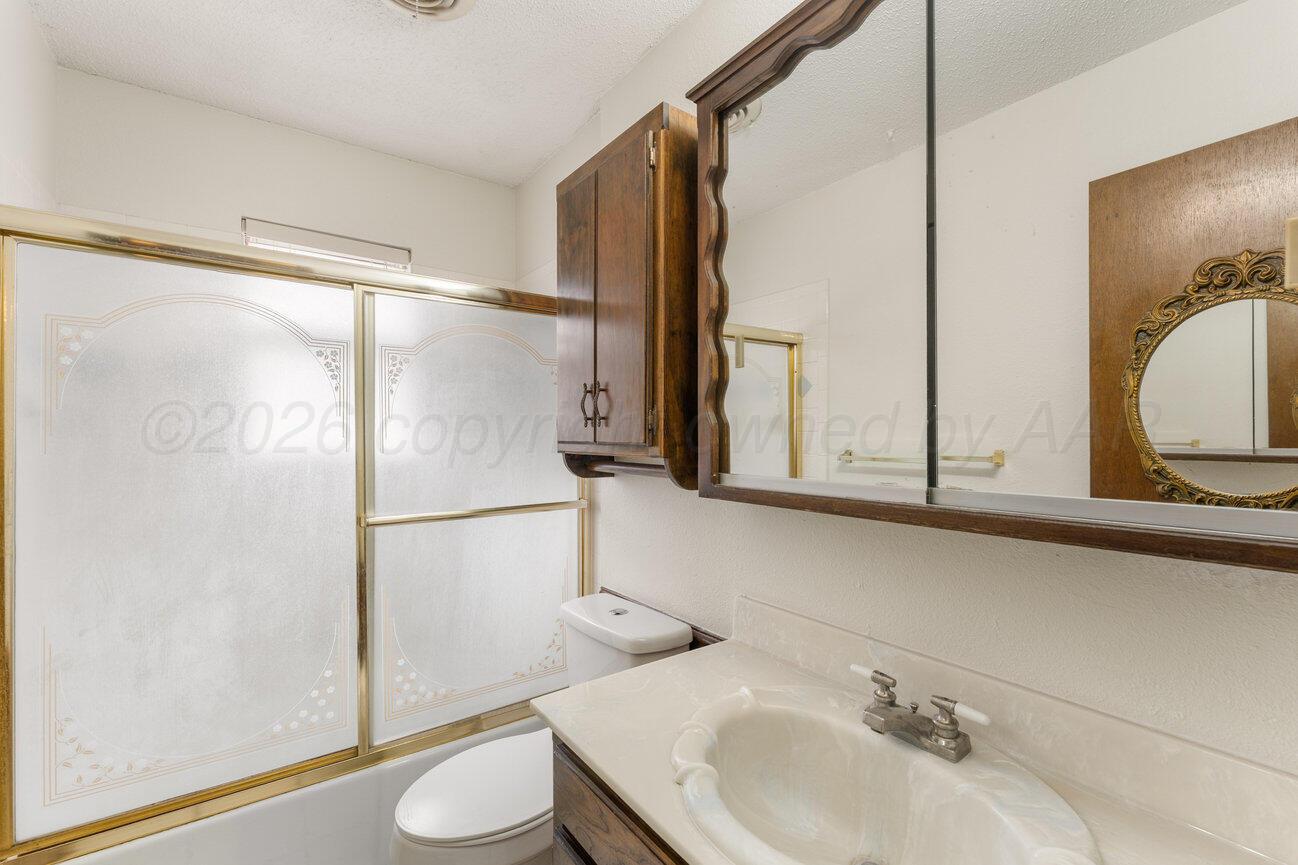 5201 South Milam Street Amarillo, TX 79110 - Photo 41 of 53 Main Bath