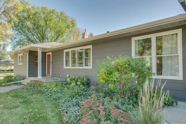 $295,000 | 1415 16th Avenue South, Moorhead, MN 56560