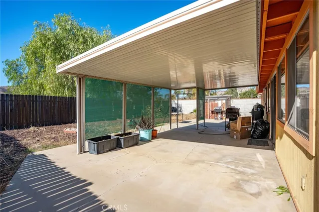 a view of a house with backyard and porch