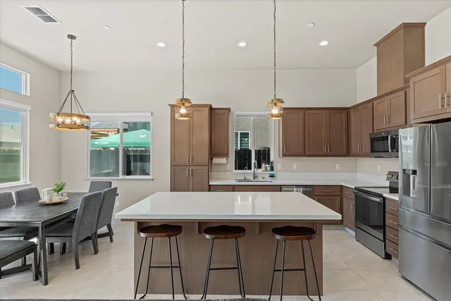 $699,900 | 3715 North Berkeley Avenue, Turlock, CA 95382