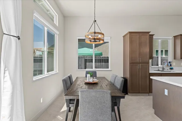 $699,900 | 3715 North Berkeley Avenue, Turlock, CA 95382