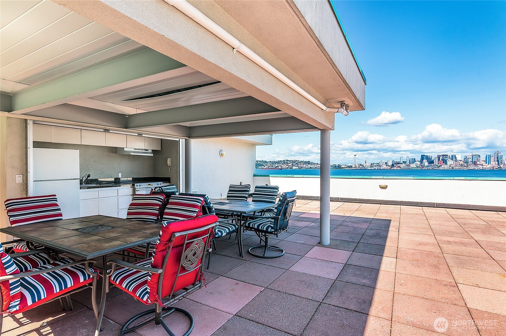1027 Harbor Avenue Southwest, Unit 303 Seattle, WA 98116 - Photo 6 of 20 a outdoor space with furniture