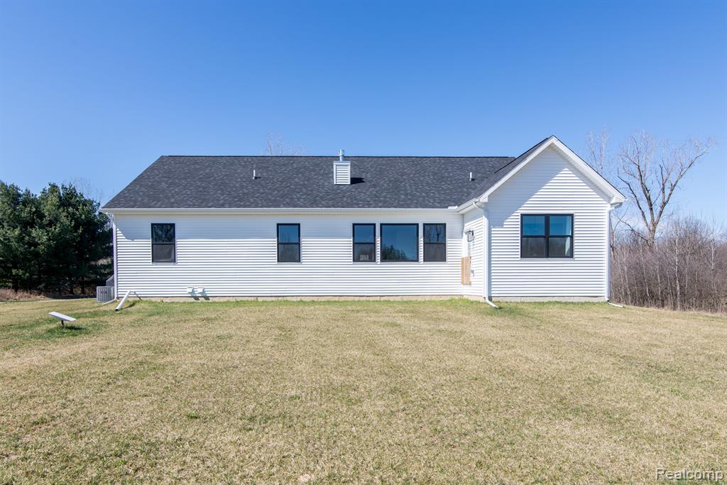 5830 Green Road Fenton, MI 48430 - Photo 12 of 58