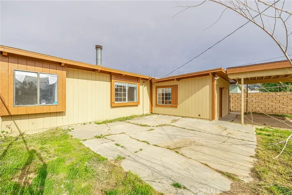 a view of a house with a backyard