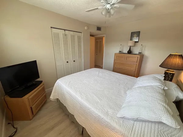 $128,900 | 2950 Southeast Ocean Boulevard, Unit 75, Stuart, FL 34996