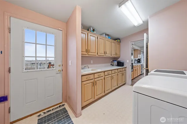 $575,000 | 9468 Road 14 Northeast, Moses Lake, WA 98837