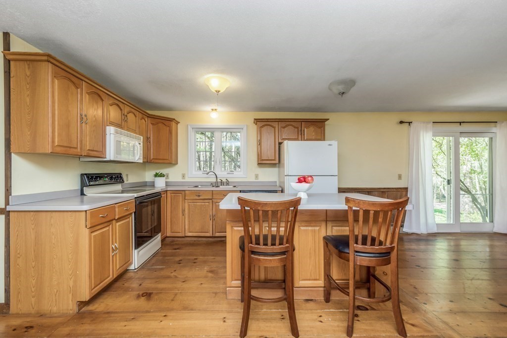 396 Wilder Road Bolton, MA 01740 - Photo 7 of 26