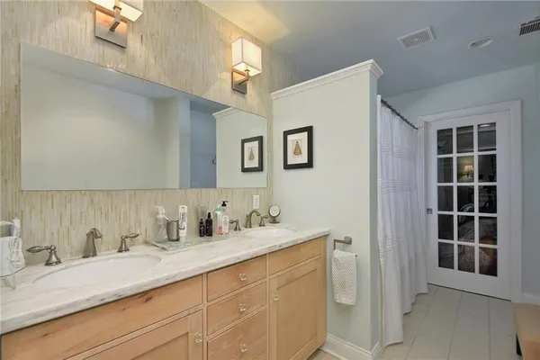 a en suite bathroom with a sink and mirror