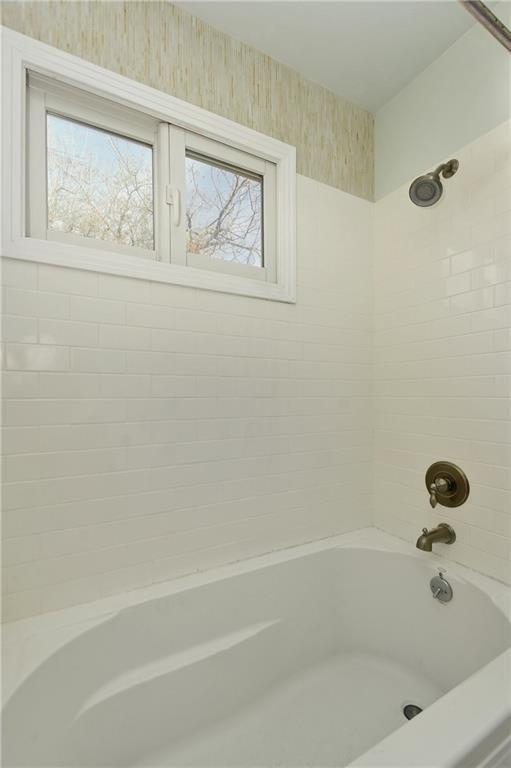 4412 Barrow Avenue, Unit B Austin, TX 78751 - Photo 23 of 28 a bathroom with a bathtub